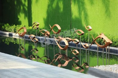 城市景觀小品鏡面魚(yú)群不銹鋼雕塑定制