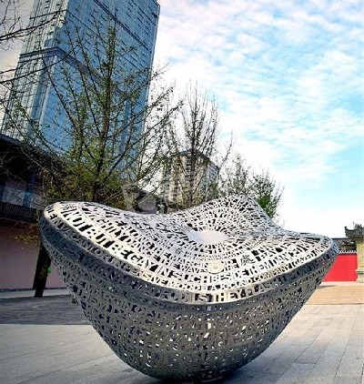 城市廣場(chǎng)鏡面鏤空元寶不銹鋼雕塑定制