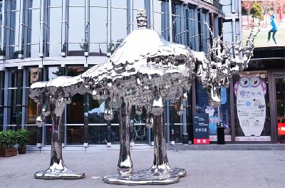 商場(chǎng)戶外落地?cái)[件鏡面樹不銹鋼雕塑定制