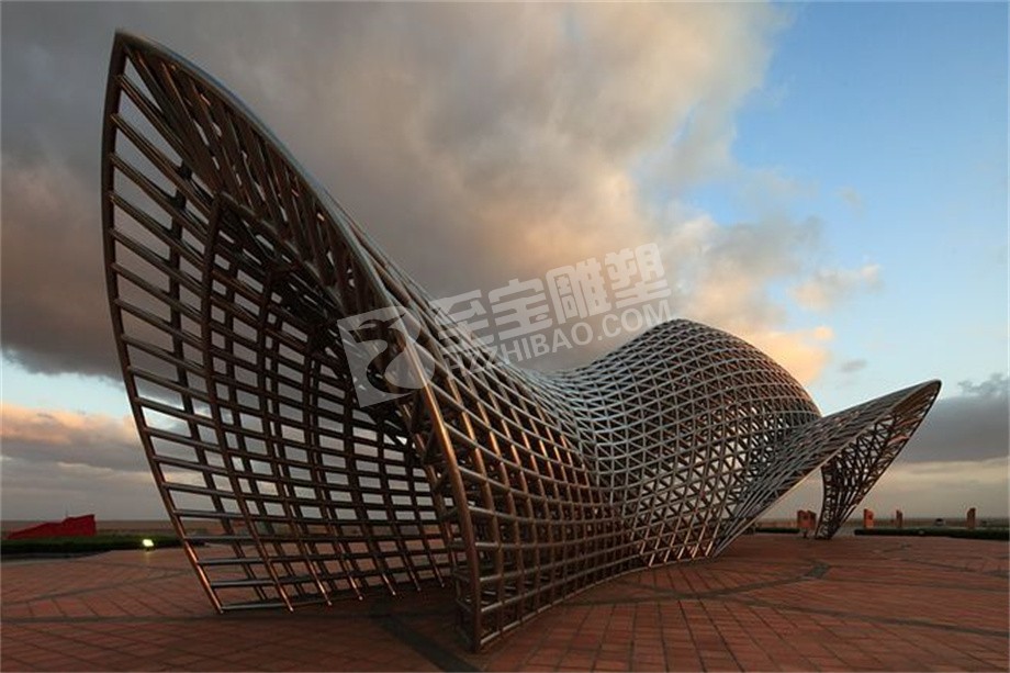 鏡面鏤空創(chuàng)意網(wǎng)不銹鋼雕塑定制