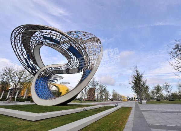 日常不銹鋼雕塑被應(yīng)用哪些領(lǐng)域？