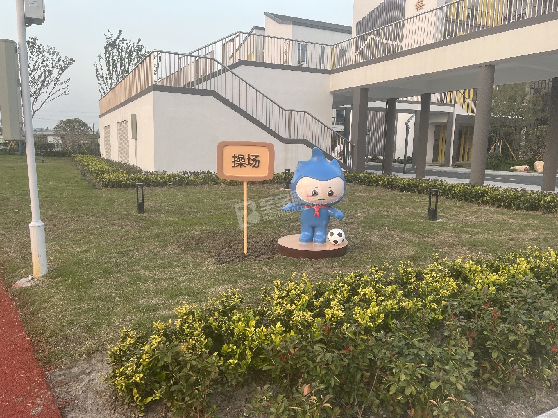 湖州吳山區(qū)愛山小學(xué)玻璃鋼雕塑、不銹鋼雕塑項目