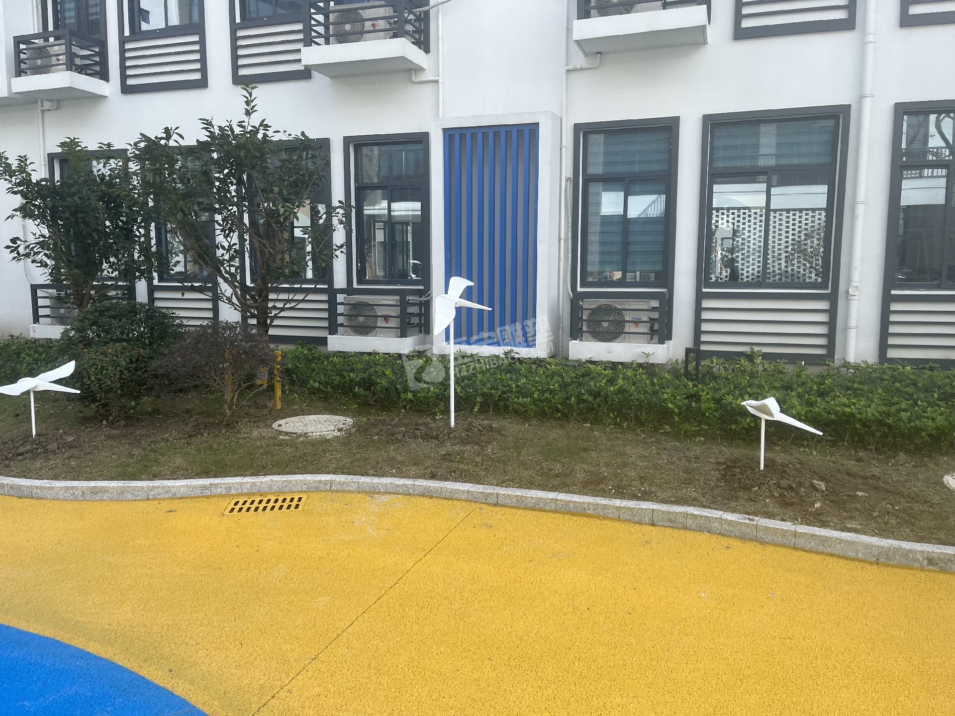 湖州吳山區(qū)愛山小學(xué)玻璃鋼雕塑、不銹鋼雕塑項目