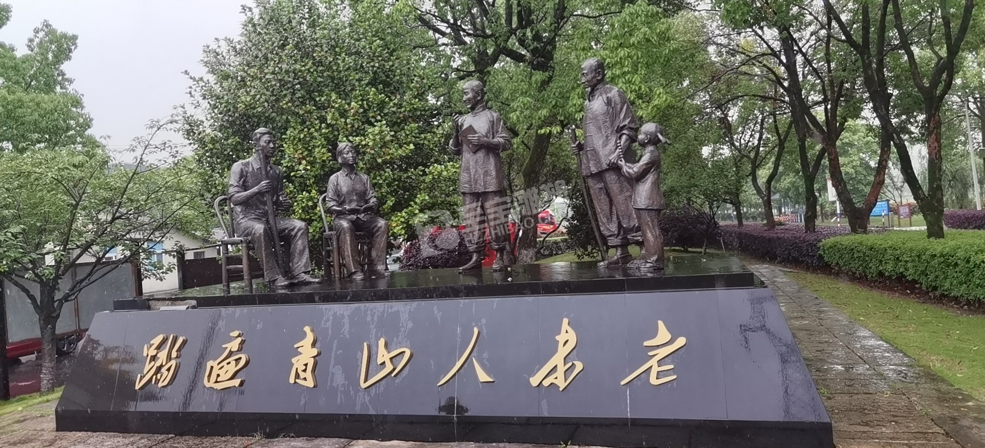 安吉?jiǎng)⒓姨链遽t(yī)董彩寶銅書(shū)雕塑