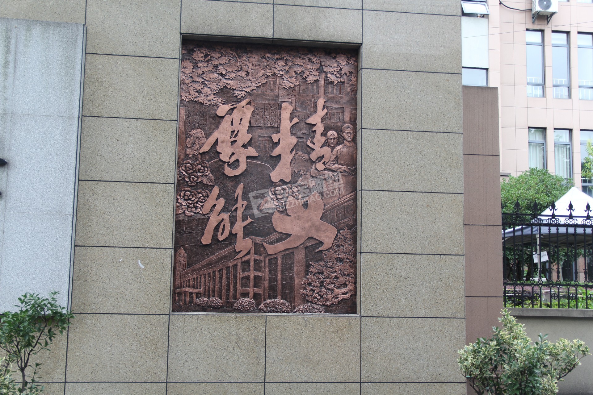 杭州市旅游職業(yè)學校玻璃鋼浮雕制作