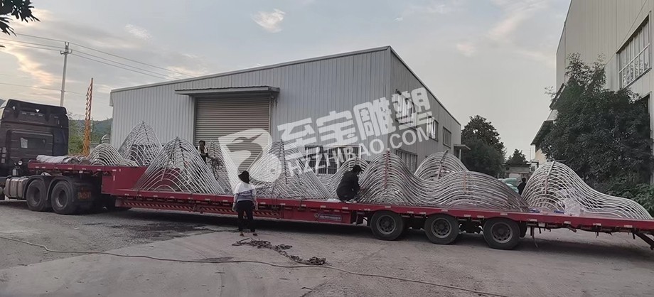 寧波海曙區(qū)萬(wàn)興路山形不銹鋼雕塑