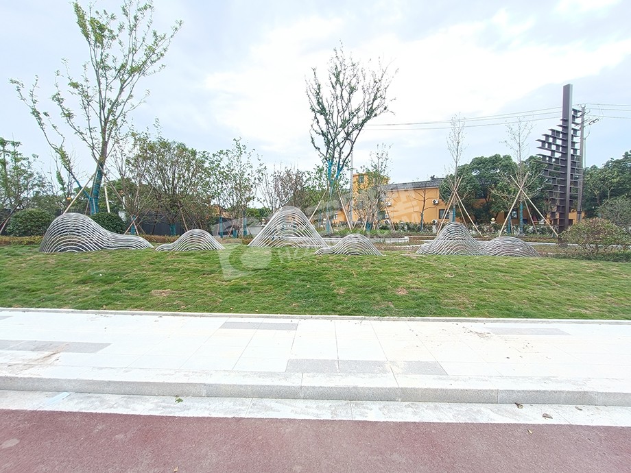 寧波海曙區(qū)萬(wàn)興路山形不銹鋼雕塑